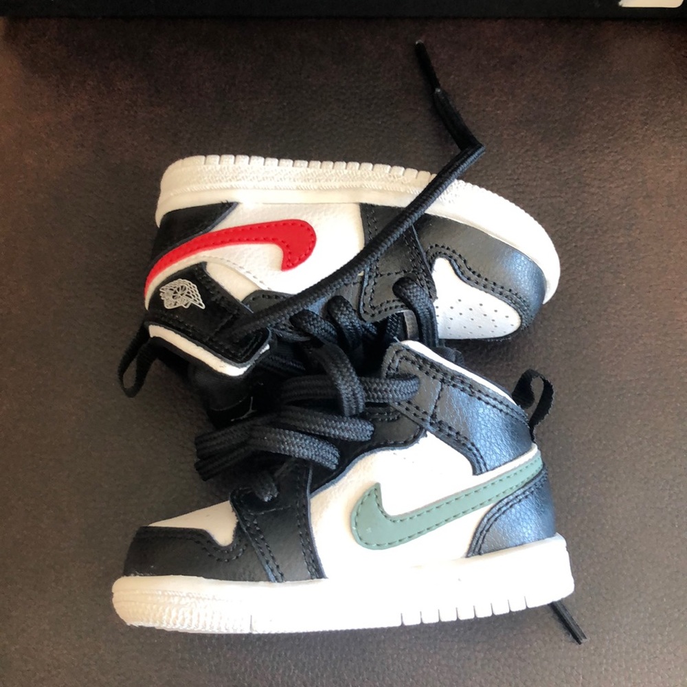Baby Jordan 1 Mid